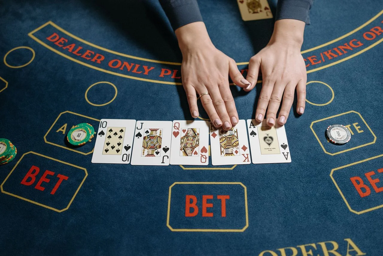 rr88333 — Sảnh Casino trực tiếp, Slot và game bài đổi thưởng chính thức